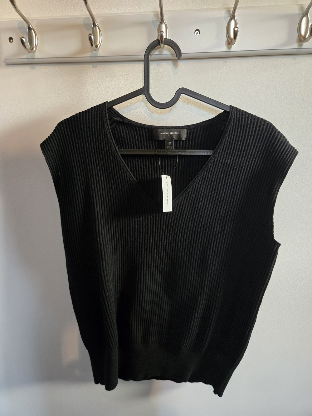 Banana Republic Black Ribbed V-Neck Sleeveless Top